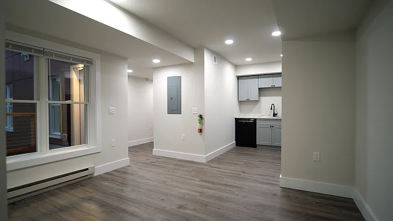 4 bed, 2.0 bath, $4,680 — Photo 2