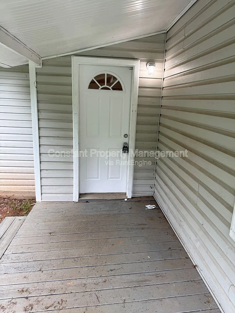 2 bed, 1.0 bath, $950 — Photo 1