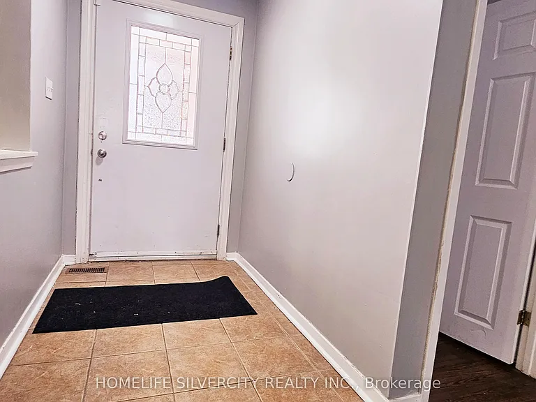 31 Windermere Ct #UPPER — Photo 3