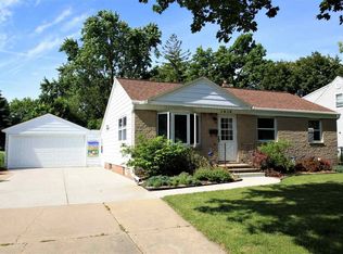 1414 Rebman St, De Pere, WI 54115