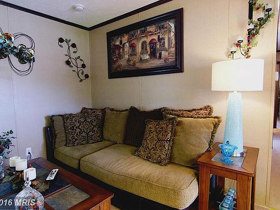 4th image of 221 Golf Dr