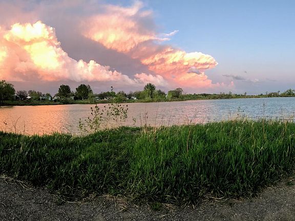 Gorgeous views of the front range and easy access to nature trails