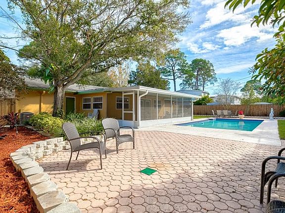 4th image of 15526 Bedford Cir W