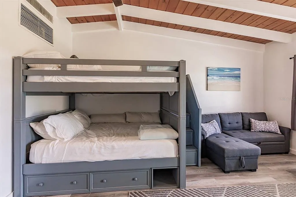 Studio, 1.0 bath, 420 sqft, $5,070 — Photo 4