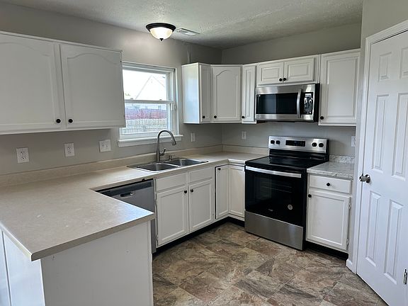 5th image of 3843 Bressingham Dr