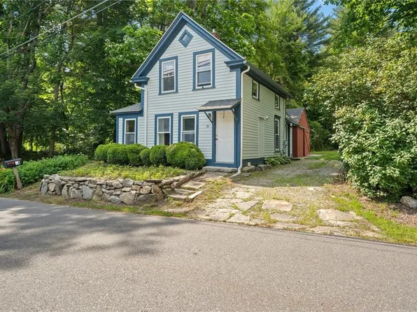 84 Elm St, Upton, MA 01568