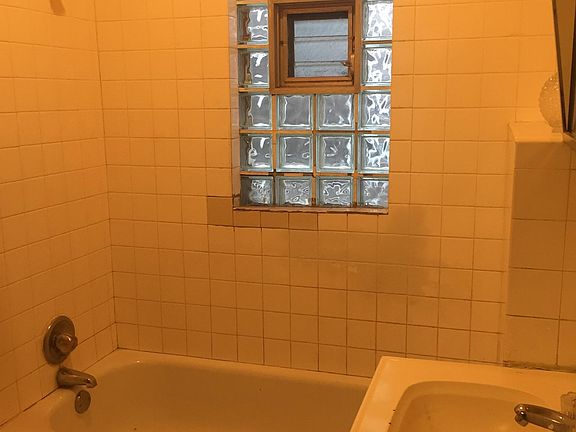 3rd image of 3738 Parrish Ave