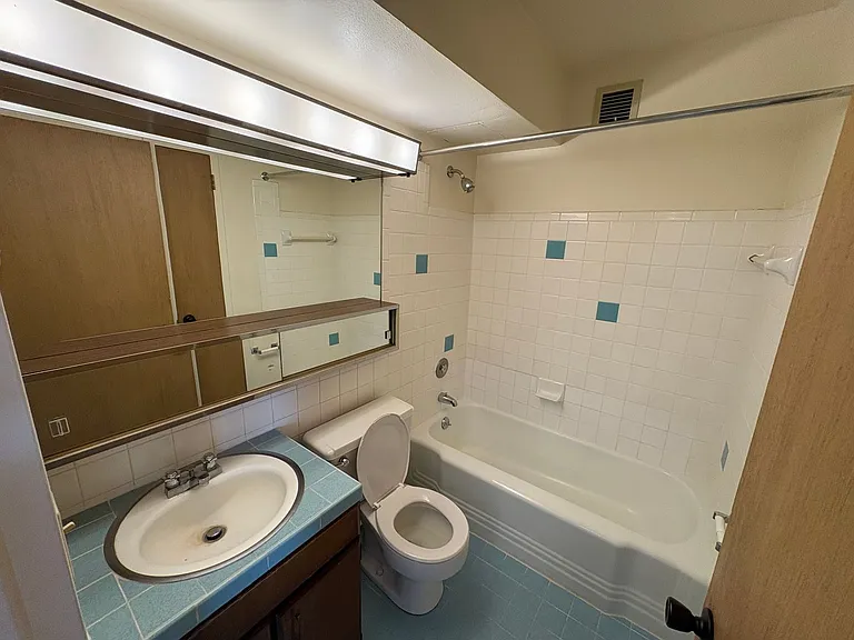 2233 N Summit Ave — Photo 23