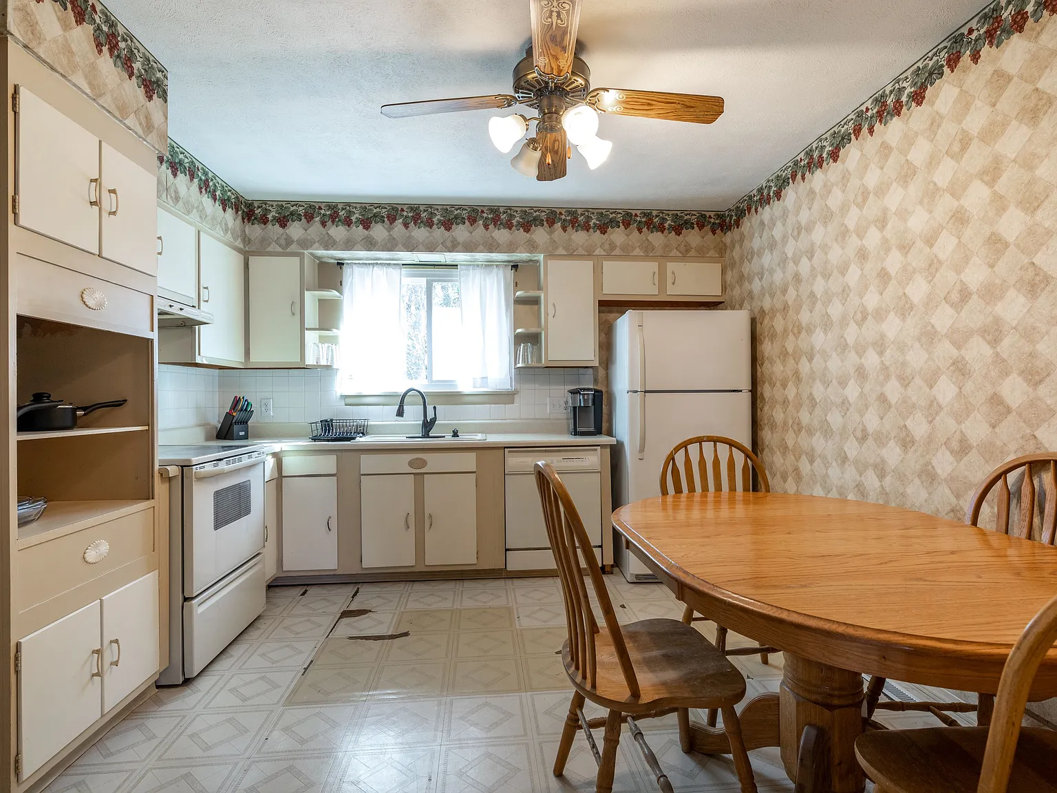 3 bed, $2,000 — Photo 4