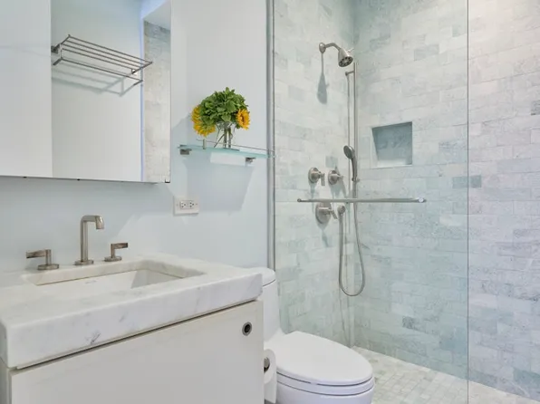 2000 Broadway image 8 of 15