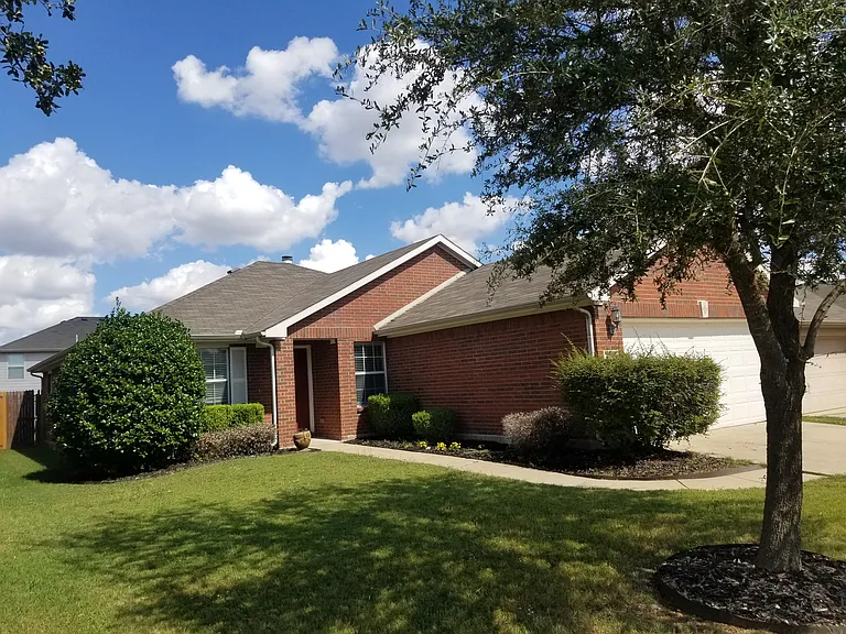 515 Creekside Dr — Photo 2