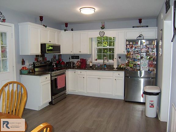 4th image of 127 Knollwood St