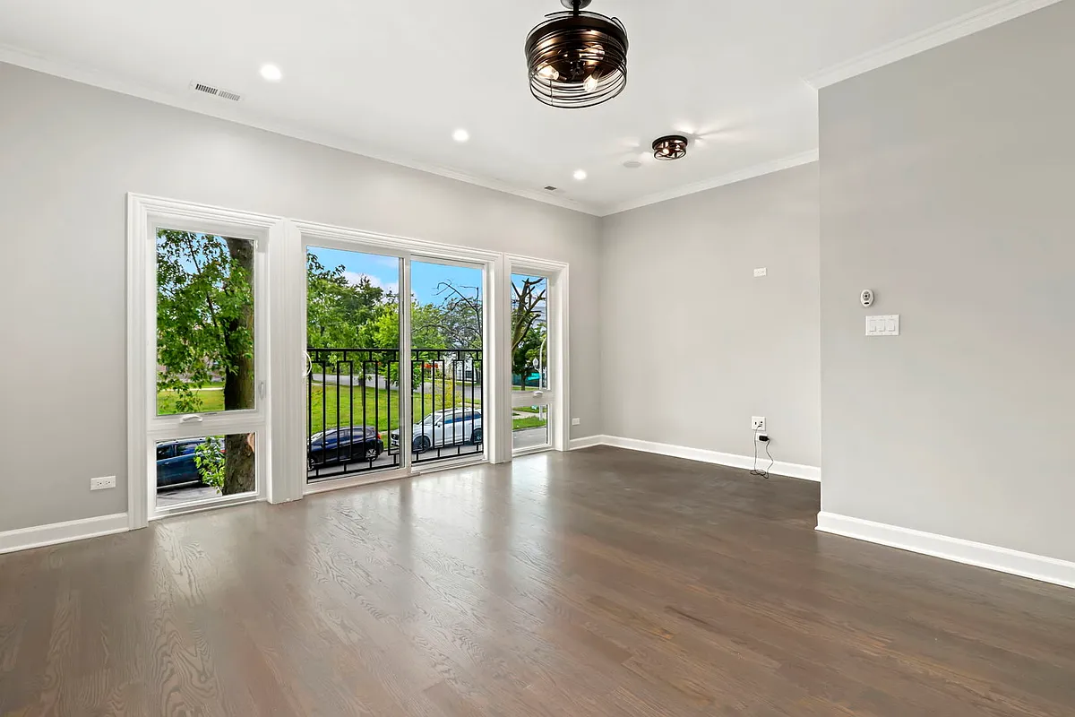 Building Photo - 4605 S Langley Ave #2