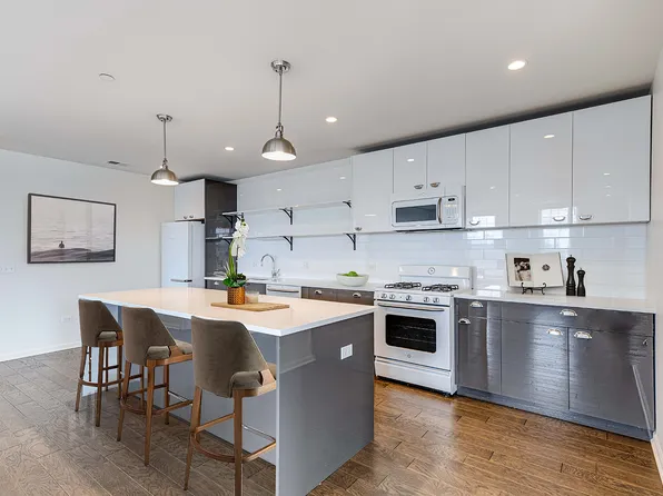 Eleven 5 Lake, 115 Lake St #314, Libertyville, IL 60048