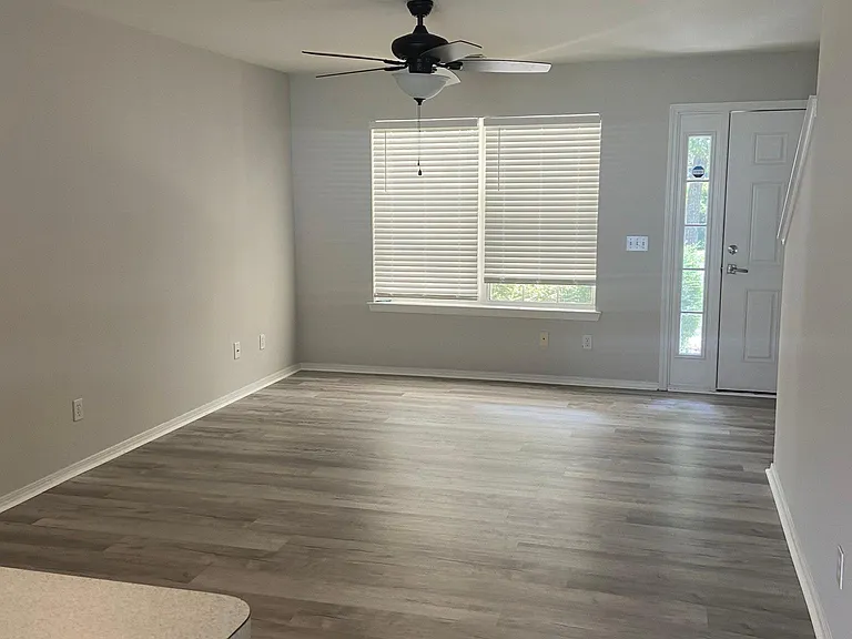 304 Campus Ln — Photo 3