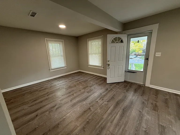 8025 Robinson St — Photo 4