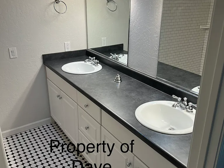 108 E Terrace Ave — Photo 1