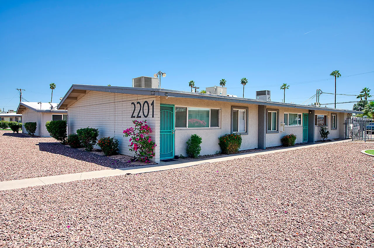 2 bed, $1,100 — Photo 2