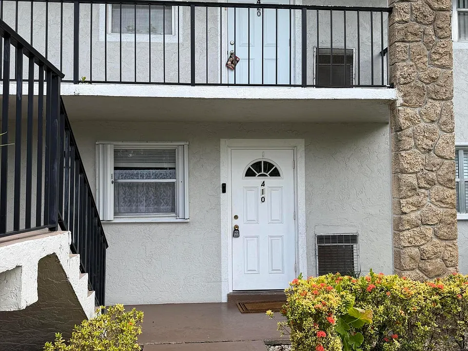 9915 Sandalfoot Blvd #410