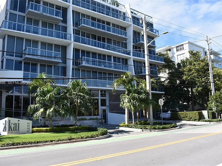 9940 W Bay Harbor Dr #6D — Photo 2