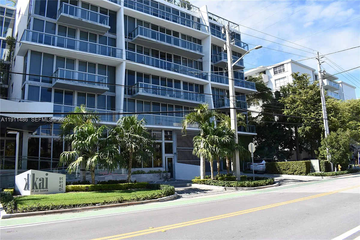 Building Photo - 9940 W Bay Harbor Dr #6D