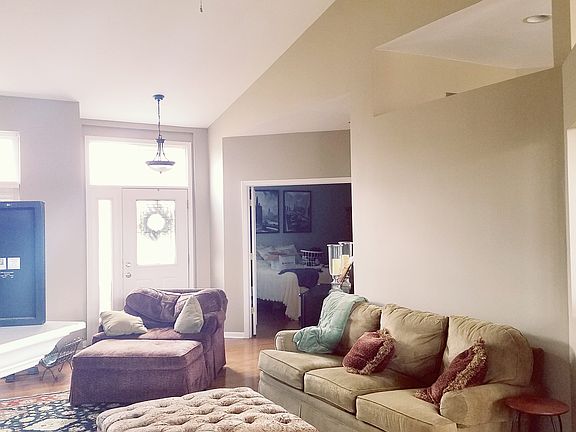 3rd image of 11234 Melrose Ct