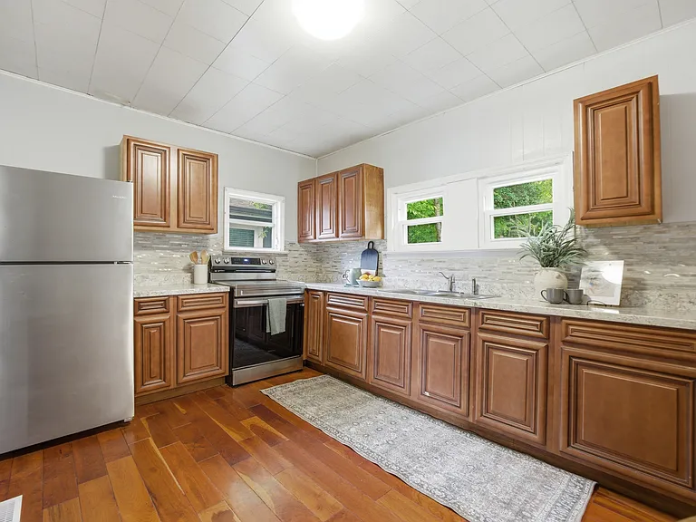 216 N Hickory St — Photo 16