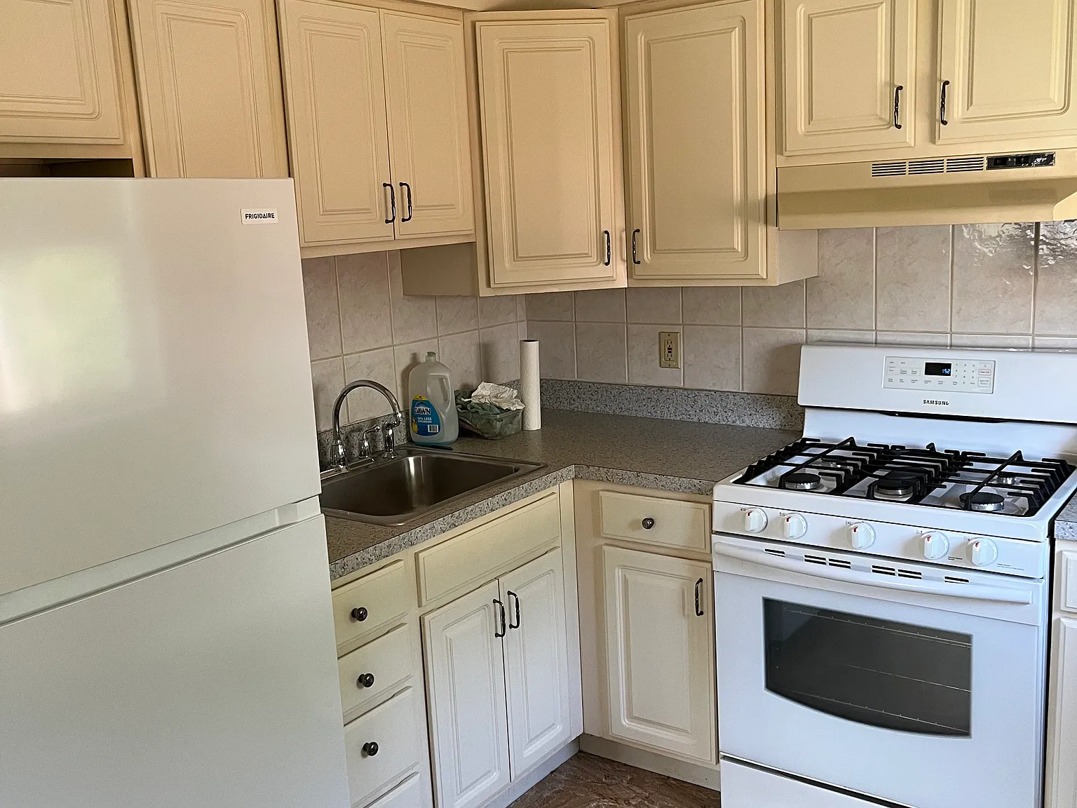 2 bed, 640 sqft, $1,600 — Photo 4