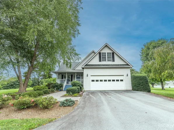 78 Kinvara Ln, Horse Shoe, NC 28742