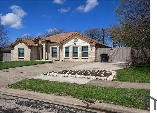 2nd image of 701 Lisa Ln