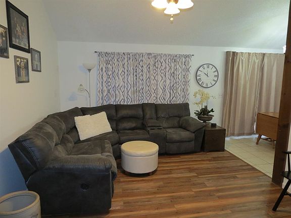 4th image of 711 E Park Pl
