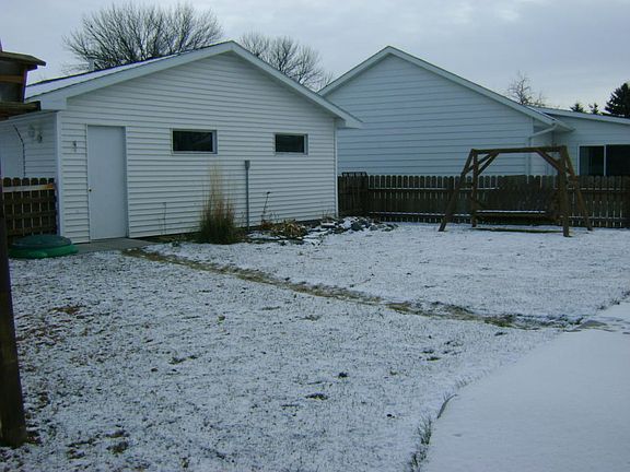 4th image of 903 Greenwood Dr SE