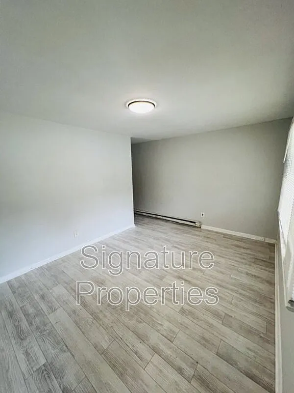 2 bed, 1.0 bath, $1,000 — Photo 2