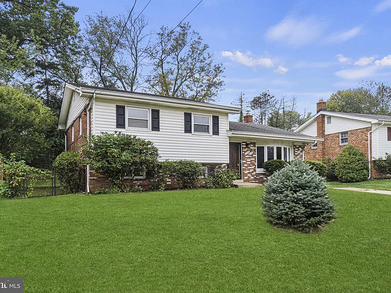 1110 Chiswell Ln — Photo 24