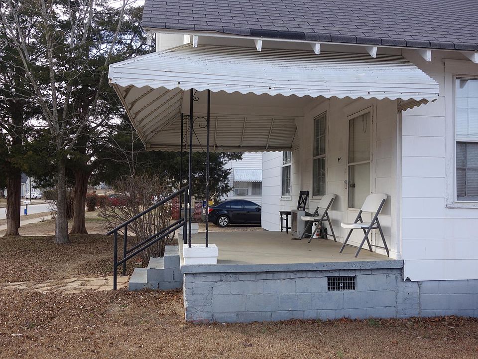 2nd image of 490 Columbia Rd