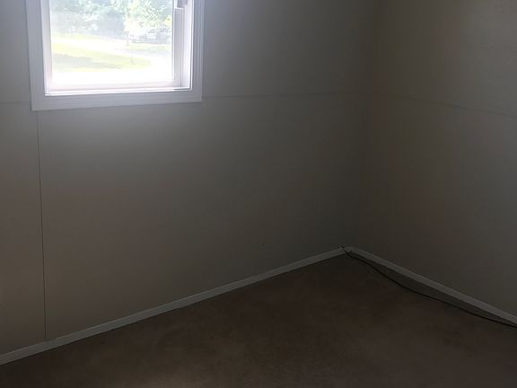 3rd image of 29769 Florida Ave