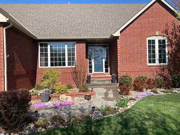 3rd image of 217 Sienna Ct