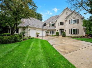 36 Oak Bluff Ct, Naperville, IL 60565