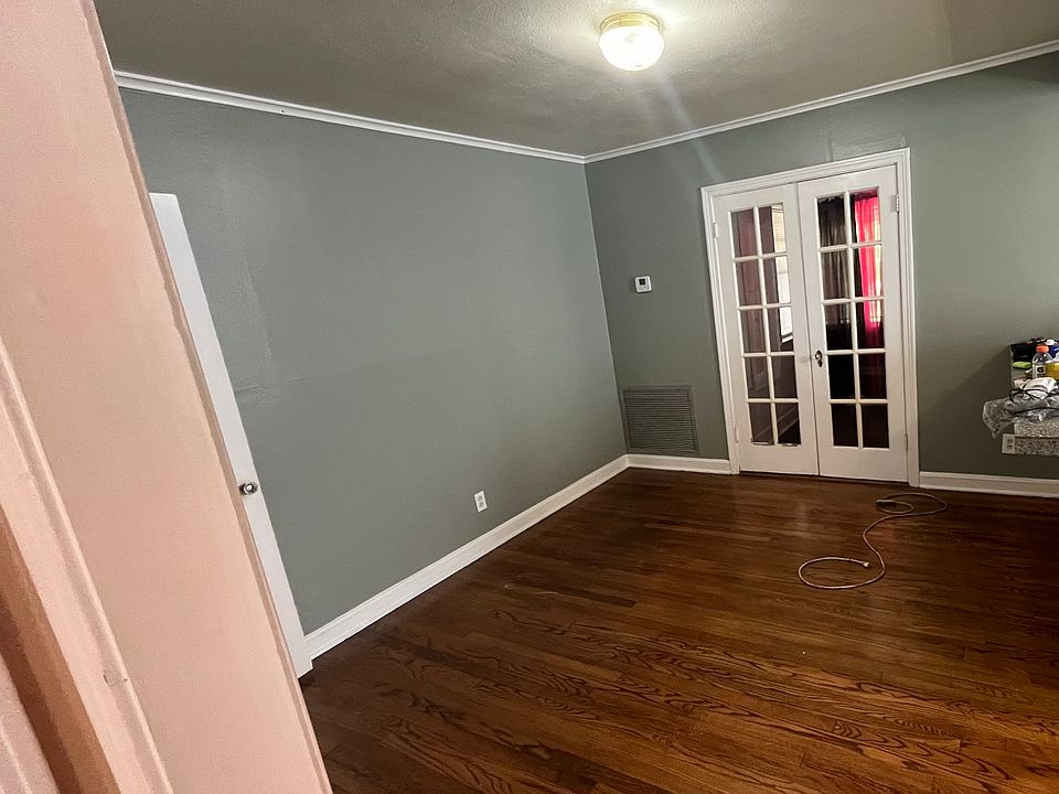1st image of 115 E Ratcliff St