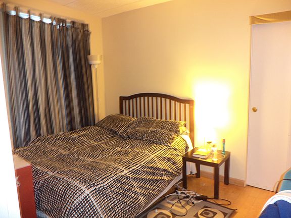 3rd image of 999 Forest Ave APT 2D