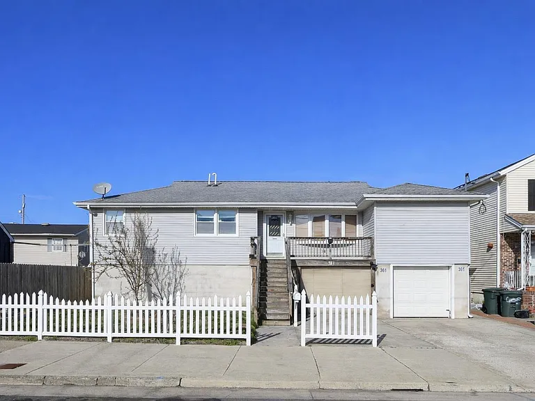 361 N Richmond Ave — Photo 33