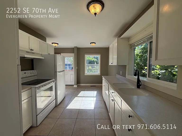2252 SE 70th Ave — Photo 8