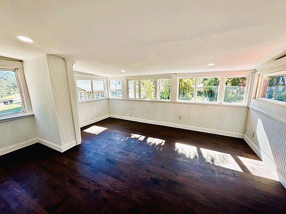 2nd image of 610 Lake Dot Cir