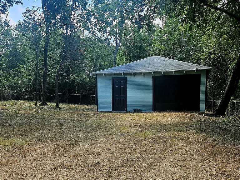 719 Hillcrest St — Photo 4