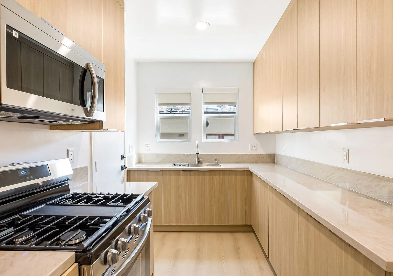 Beautifully Renovated Boutique Property in Prime Mid-City Los Angeles — Photo 4