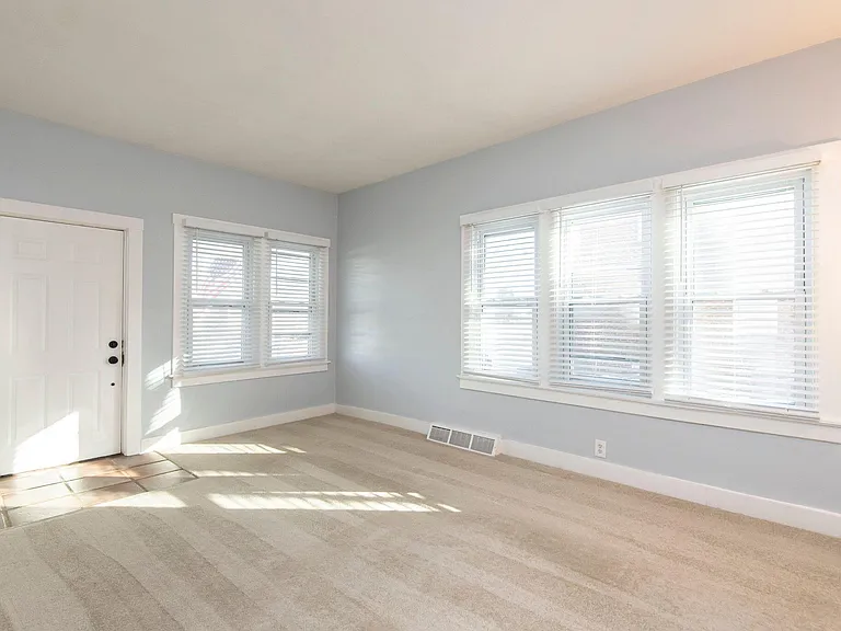 2615 N Wauwatosa Ave — Photo 9