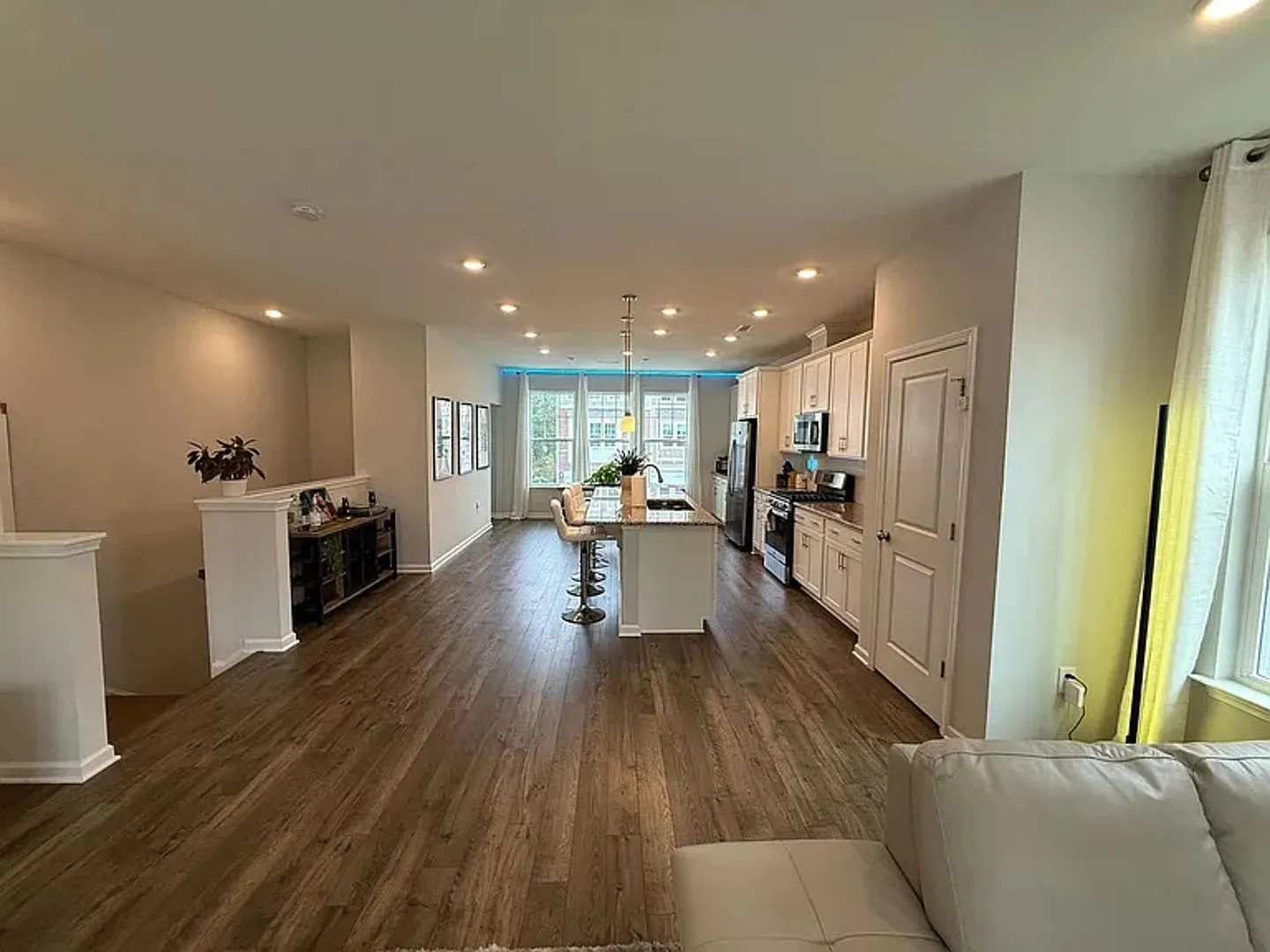 Spacious 4-bedroom, 3.5-bathroom townhome in Durham — Photo 4