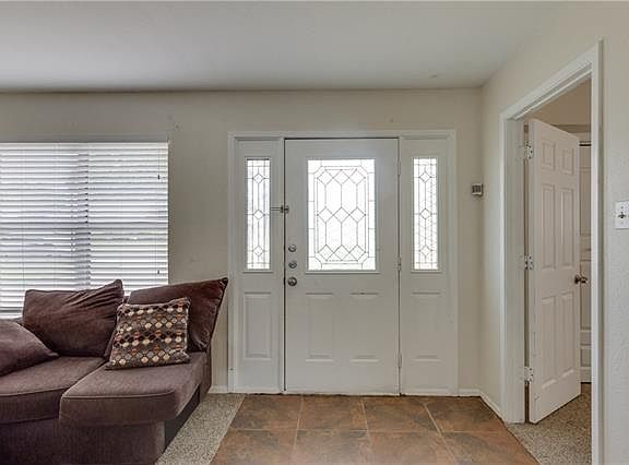 3rd image of 906 Woodbrook St