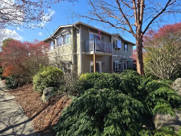 Deer Hollow (1605 10th St), 1605 10th St #1, Pt Townsend, WA 98368