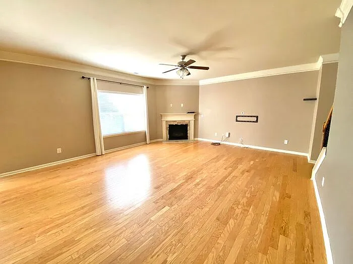 302 Montgomery Way — Photo 9